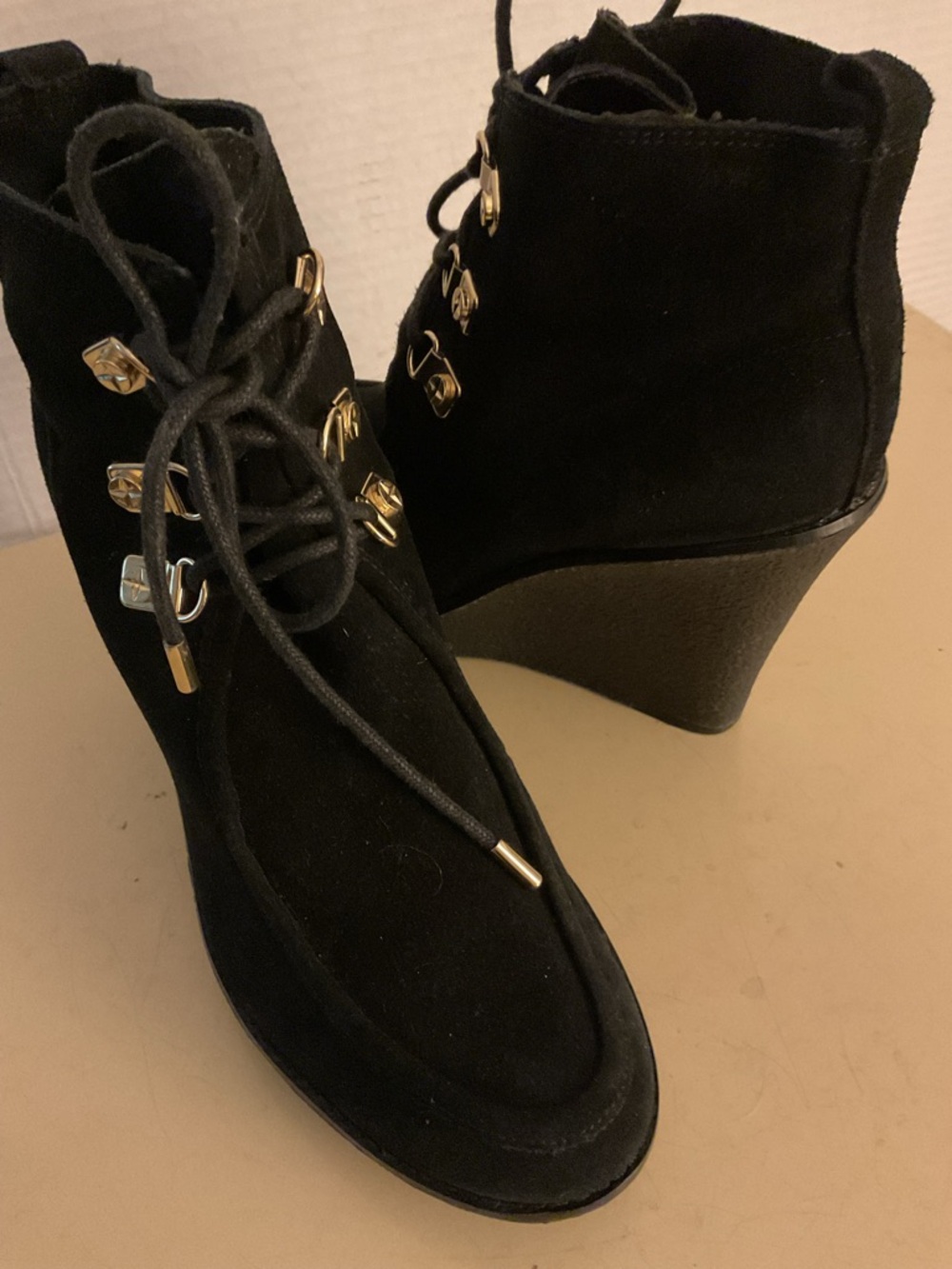 C. Wonder women Black Suede platformLace-Up WedgeBoots with Gold Hardware US 7.5